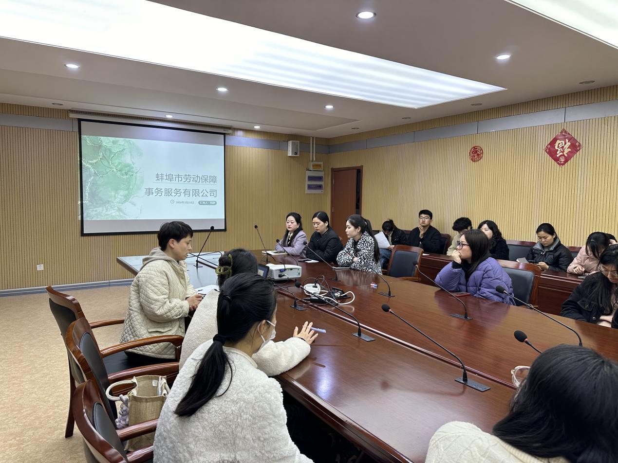 打造奮斗的舞臺(tái)，孕育高素質(zhì)人才